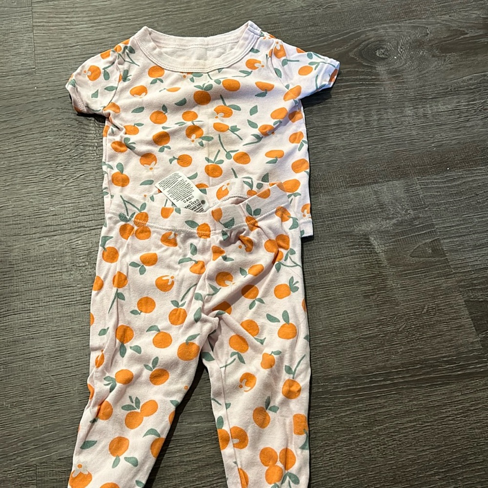 2 piece girls pajamas- 18 month- excellent condition